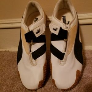 PUMA SNEAKERS. WOMENS SIZE 7 US. NEVER WORN